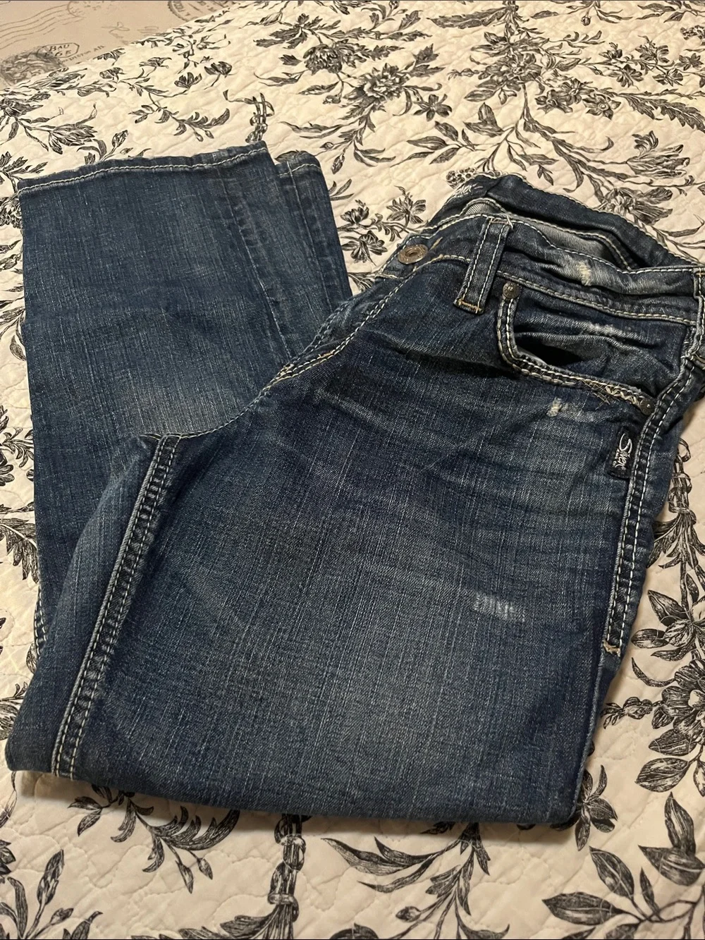 Silver Jeans Medium to Dark Blue Cropped Ankle Jeans